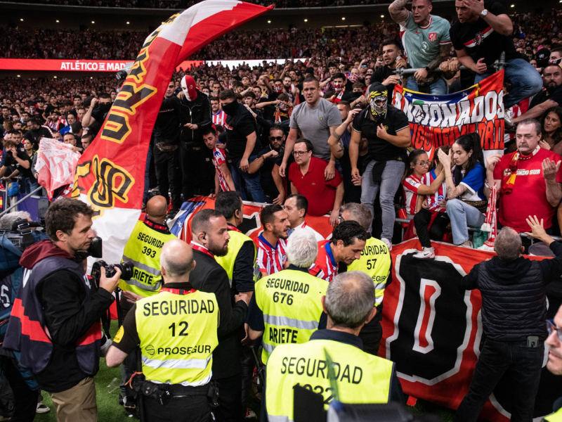 La afición del Atlético de Madrid en el derbi; en el  Tertulión (Cordon Press)