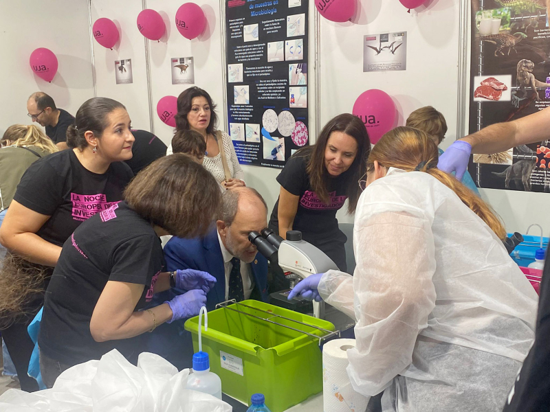 Exposiciones, microencuentros y talleres prácticos protagonizan la Feria de la Ciencia en Jaén y Linares