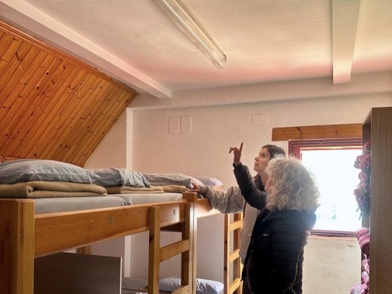 La directora general de Deporte, Cristina García, ha visitado este lunes el refugio