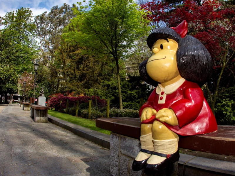 La escultura de Mafalda en el Campo San Francisco de Oviedo