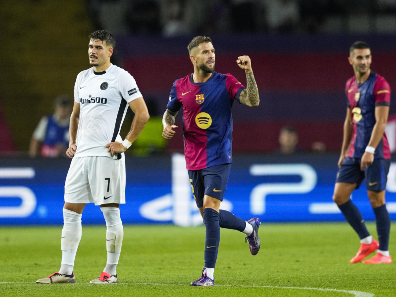 BARCELONA, 01/10/2024.- El defensa del FC Barcelona Íñigo Martínez tras conseguir el tercer gol del equipo blaugrana durante el encuentro correspondiente a la segunda jornada de la Liga de Campeones que disputan hoy martes FC Barcelona y Young Boys en el Estadio Olímpico Lluis Companys, en Barcelona. EFE/Alejandro García.