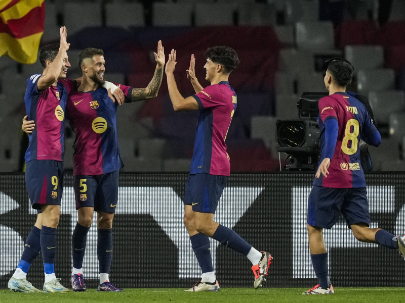 Los jugadores del FC Barcelona celebran el cuarto gol