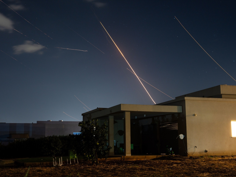 Proyektil terbang di langit di atas perbatasan utara Israel