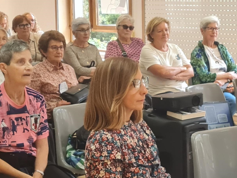 Participantes homenaje a los mayores