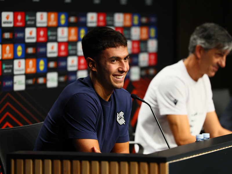 Zubimendi e Imanol en sala de prensa