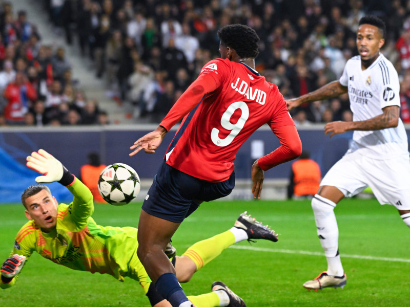 Jonathan David ( 9 - Lille ) and Andriy Lunin ( 13 - Real Madrid ) during the UEFA Champions League match between Lille OSC and Real Madrid CF at Stade Pierre Mauroy on October 02, 2024 in Lille, France. ( Photo by federico pestellini / panoramic ) - - photo :  Federico Pestellini / Federico Pestellini / Panoramic / SIPA /297965_0049//Credit:Panoramic/SIPA/2410022148