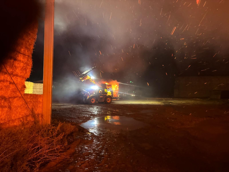 Imagen del incendio en una fábrica de Almuniente