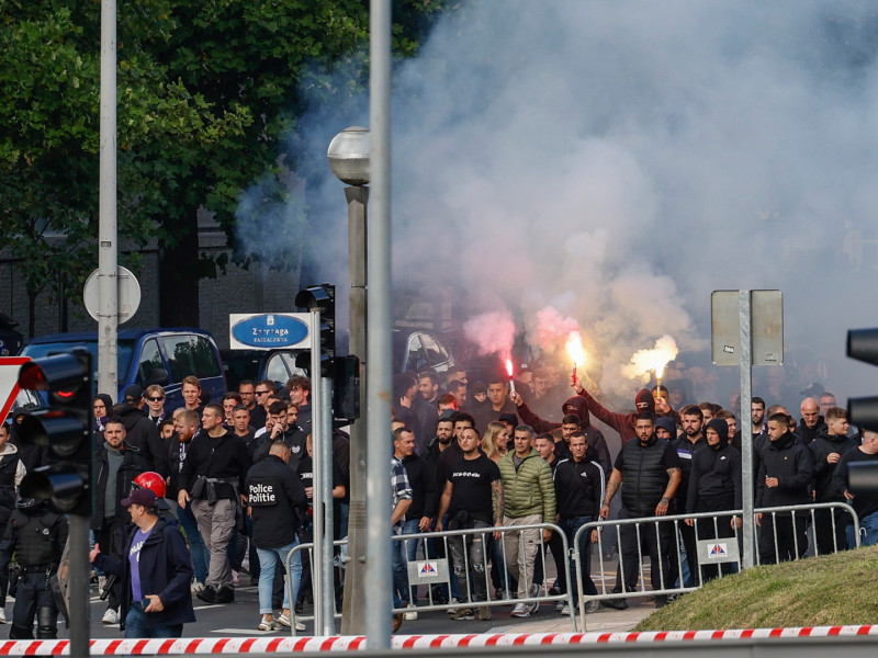 Aficionados del Anderlecht, a su llegada al estadio Reale Arena de San Sebastián