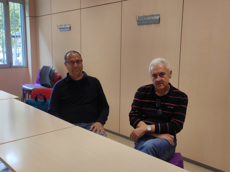 José Ramón, estudiante de la FP nocturna de Jesús Obrero-Egibide, y Roberto, docente y su coordinador