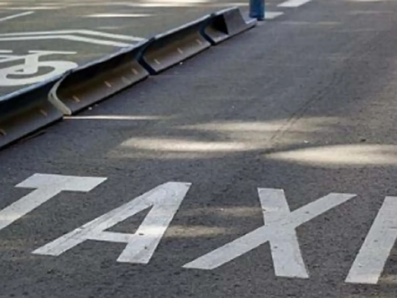 Señalización de taxi en una ciudad española