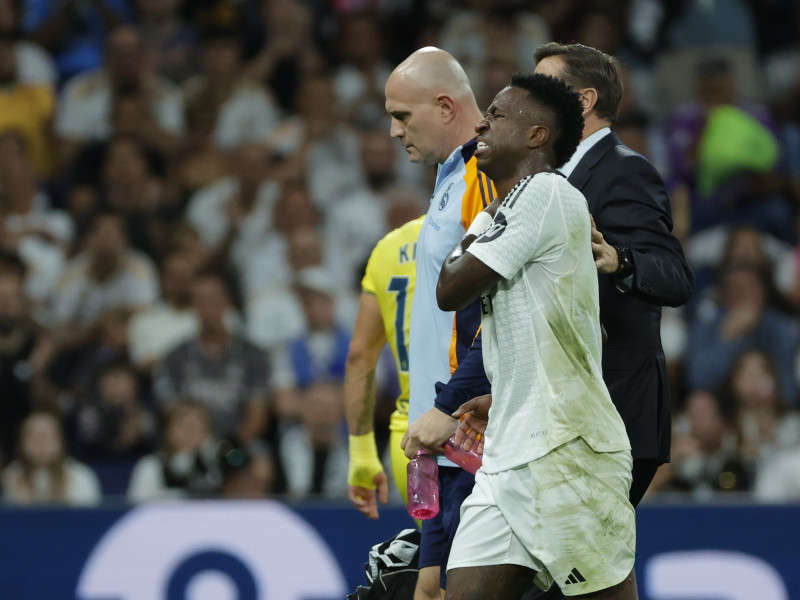 Vinicius Jr. se duele de un hombro durante el partido ante el Villarreal