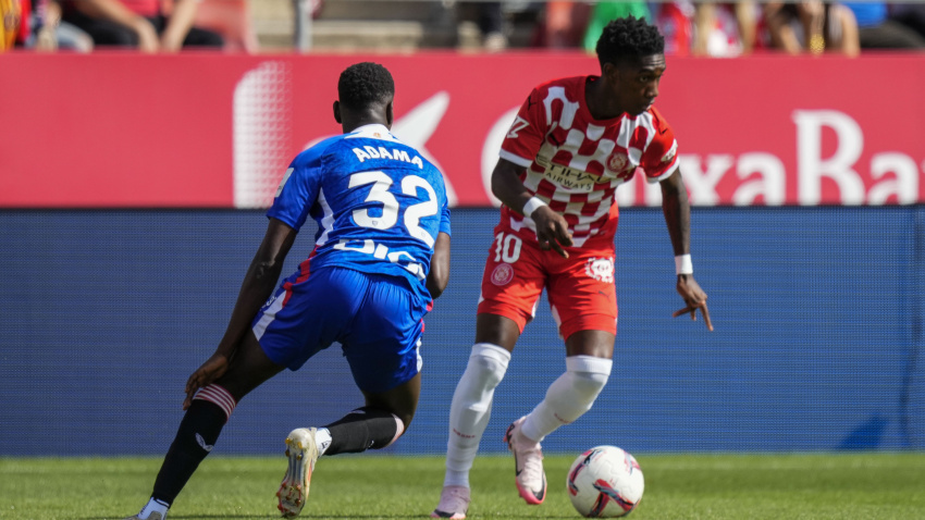 Yáser Asprilla Adama Boiro durante el partido de LaLiga que se disputa este domingo en el estadio de Montiliv