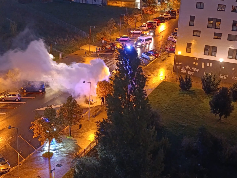 Vista del incendio desde una vivienda cercana