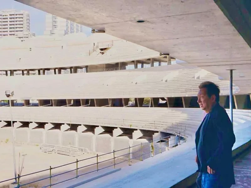 Lim en su visita a las obras del Nou Mestalla