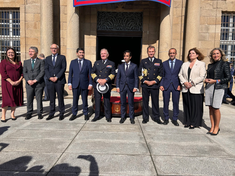 Foto de familia de las autoridades en la toma de posesión