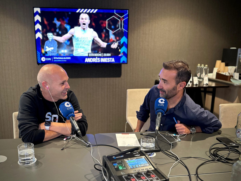 Andrés Iniesta, con Juanma Castaño, en El Partidazo de COPE