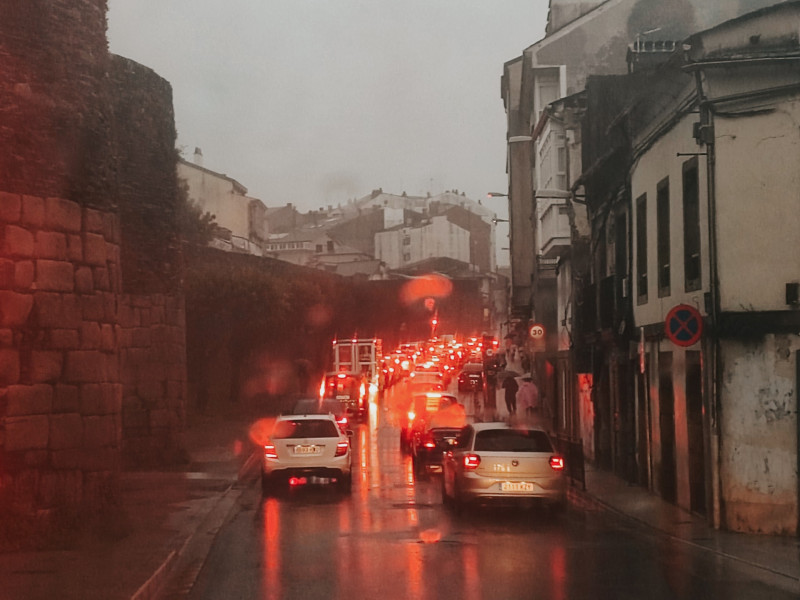 A primera hora de la mañana se formaron retenciones en las calles de Lugo