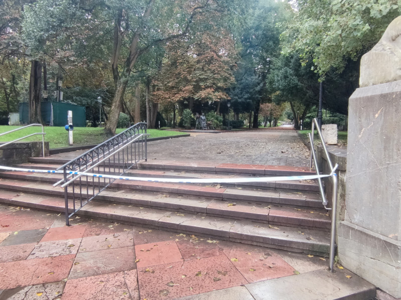 La borrasca ha obligado a cerrar parques, como el San Francisco en Oviedo