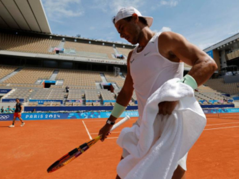 Nadal durante un entrenamiento en Roland Garros