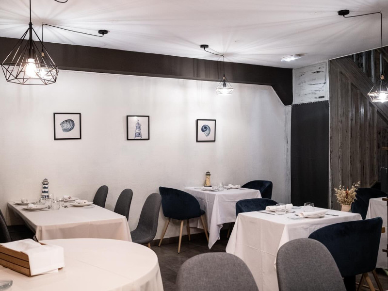 Comedor del restaurante Abarike, en Gijón