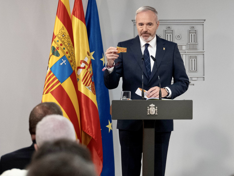 Imagen de Azcón tras la reunión con Sánchez.