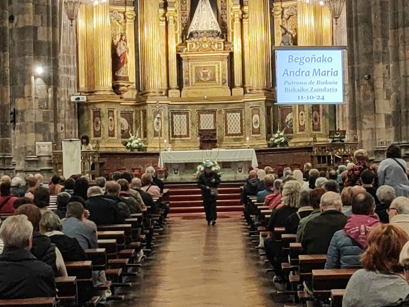 Misa en la basílica de Begoña en Bilbao