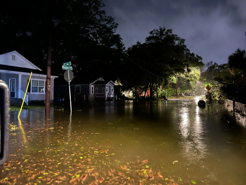 Los niveles de agua en aumento, invaden los hogares de Florida.