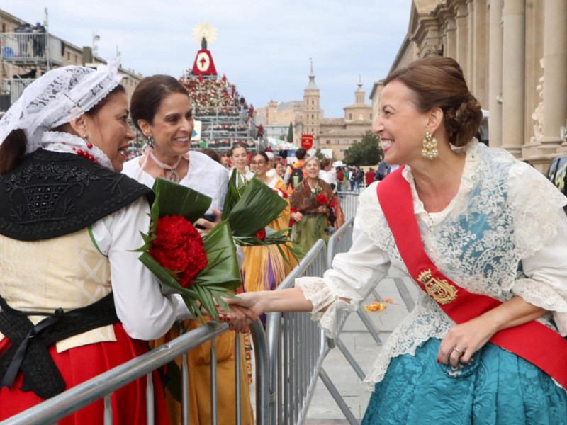 La alcaldesa de Zaragoza Natalia Chueca también se ha vestido para la ocasión.