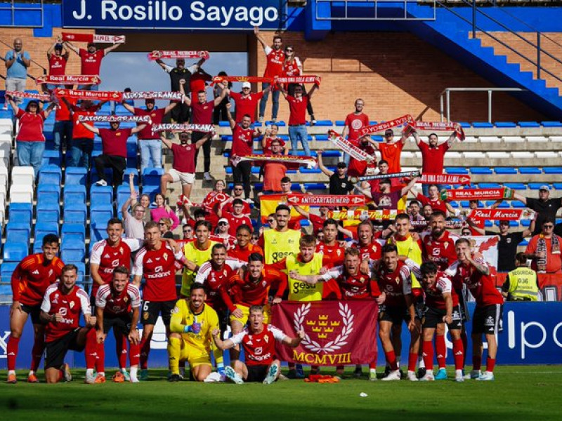 La afición grana volvió a acompañar a los suyos