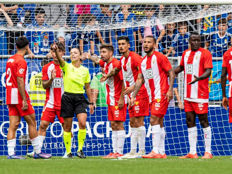 Marta Hueza de Aza discute con futbolistas del Almería