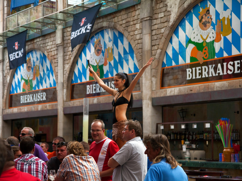 Fiesta en el "Bierkaiser", Mega Park, Ballermann, Playa de Palma, El Arenal, Mallorca, Islas Baleares, España