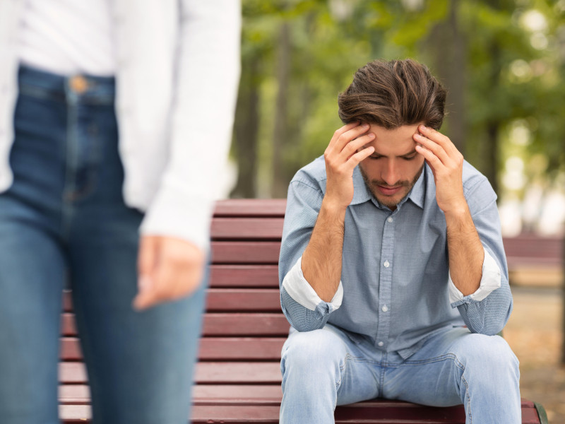 Pareja joven se divorció y rompió su relación