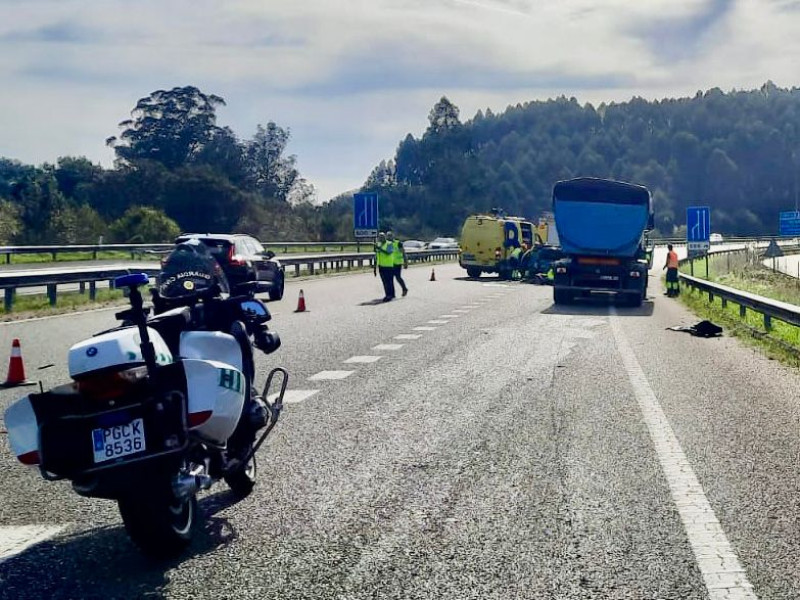 Accidente en la AS-II, con una mujer herida grave