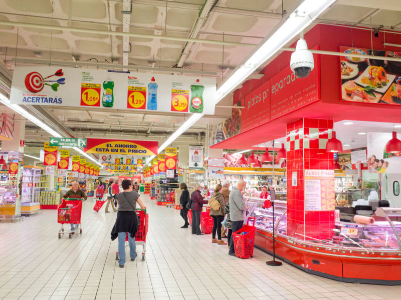 Pasillo del supermercado Alcampo, Madrid, España