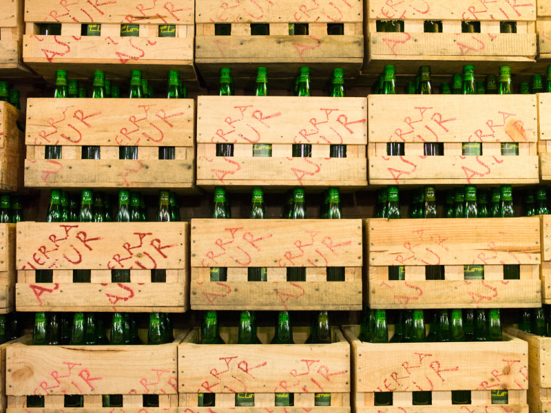 Sidra asturiana, especialidad regional en la Sidrería de la Calle San Francisco en Avilés, Asturias, Norte de España