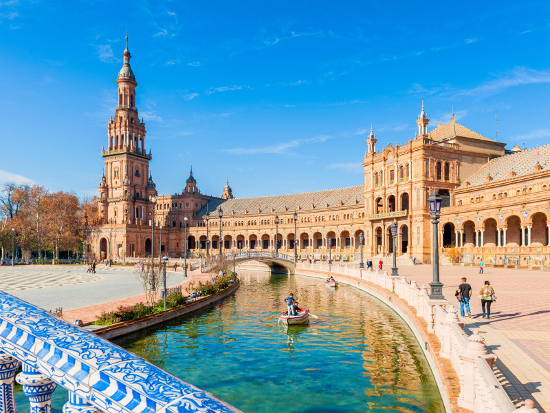 Kanał w Plaza de España w Sewilli, Hiszpania