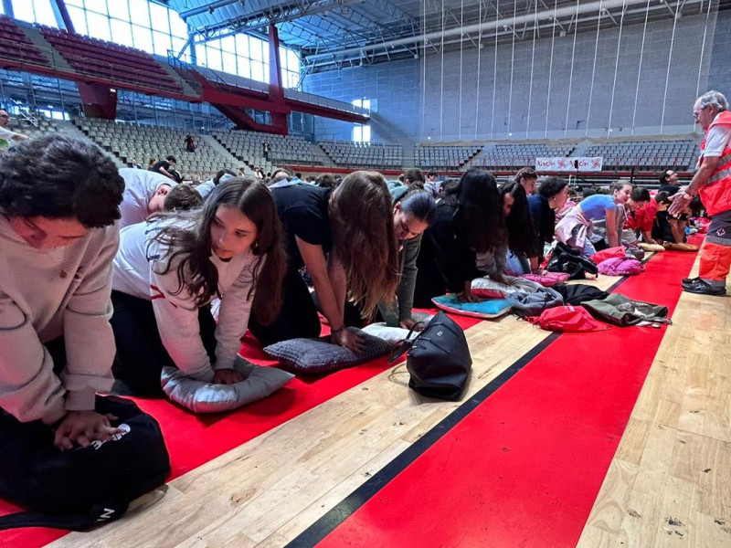 Alumnos participan en el récord de RCP simultánea en el Palacio de Deportes de Gijón