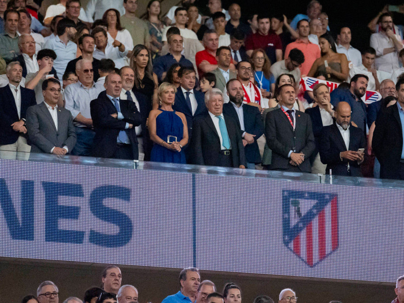 Imagen del palco del Estadio Metropolitano, con el presidente Enrique Cerezo a la cabeza