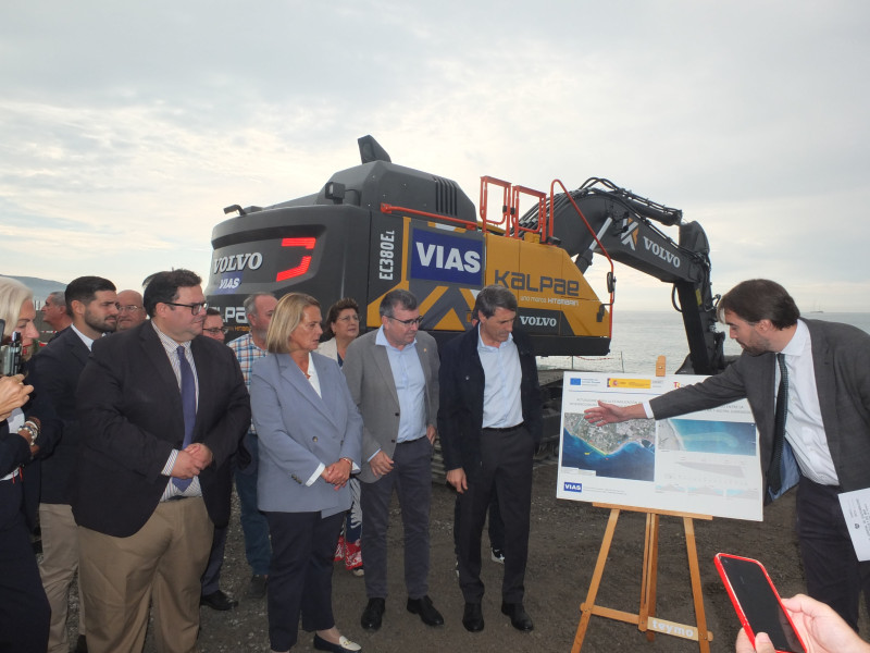 Acto de colocación de la primera piedra del espigón de Playa Granada