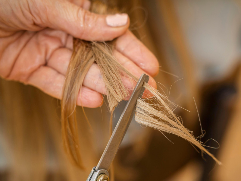 Cortar las puntas del pelo