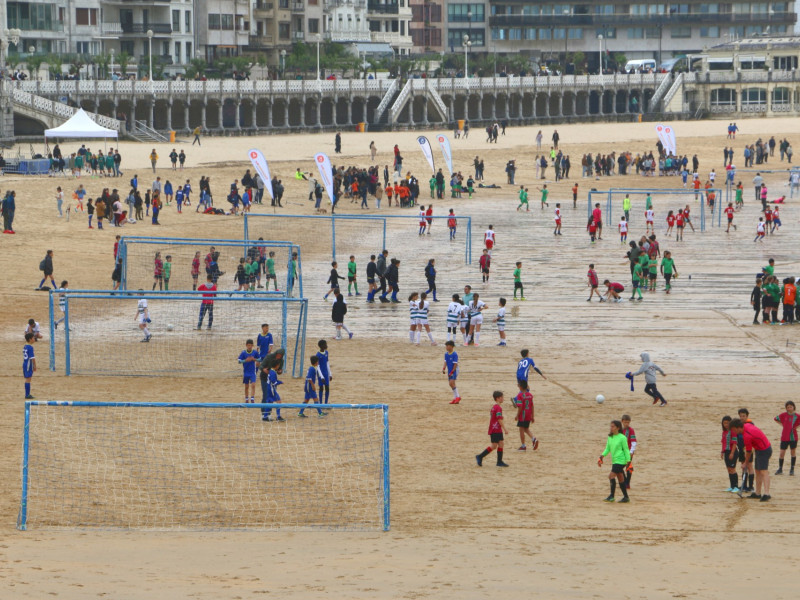 Campeonato escolar de fútbol en San Sebastián