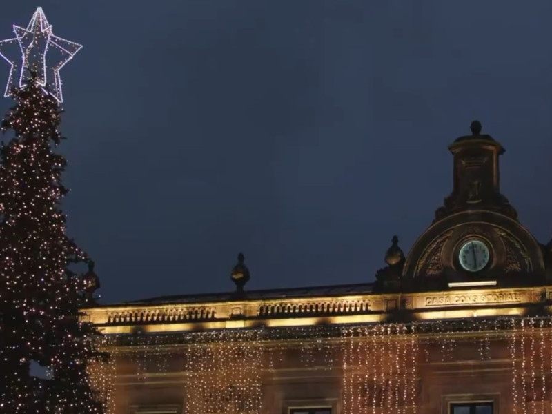 Árbol de Navidad en la Plaza Mayor de Gijón