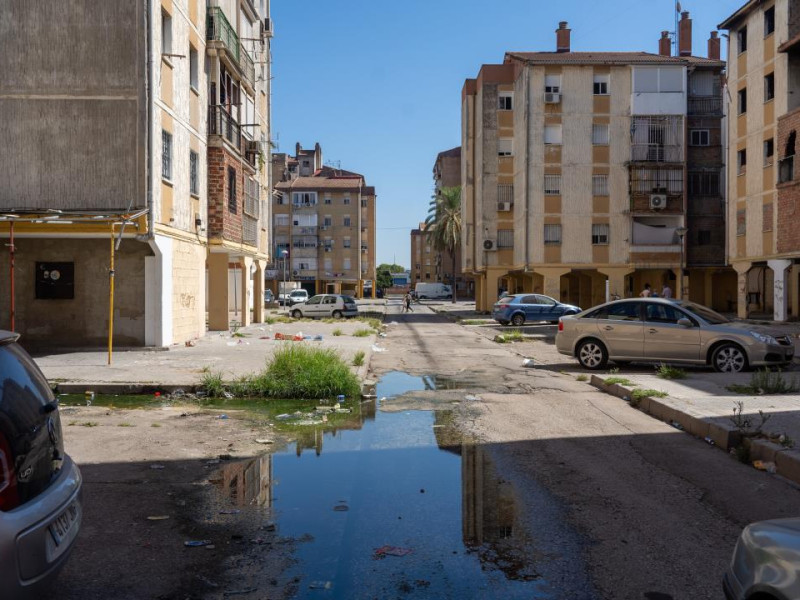 Salah satu jalan di lingkungan Tres Mi Homes di Seville