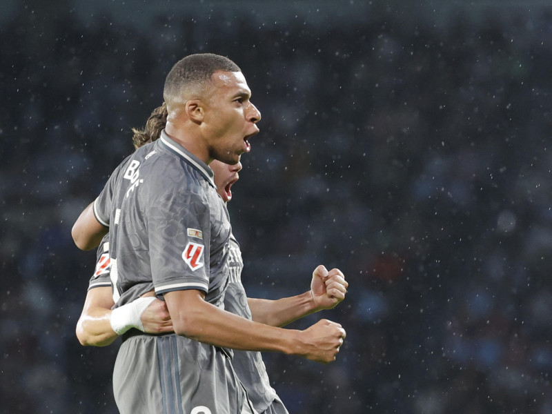 Mbappé merayakan golnya melawan Celta.