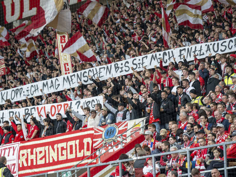 Aficionados del Mainz cargan contra Klopp por su fichaje por Red Bull.