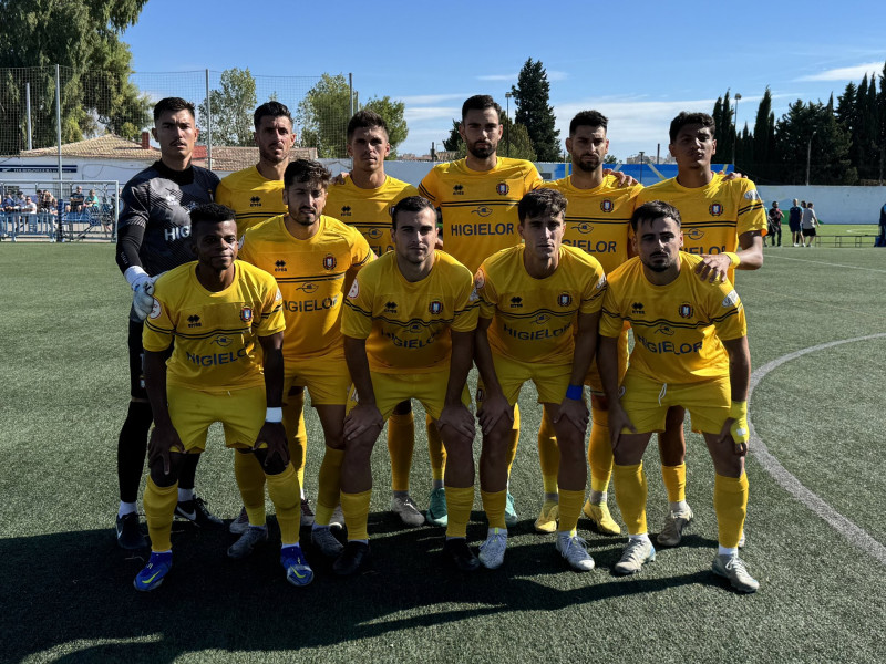 Equipo inicial de Alberto Castillo ante el Molinense