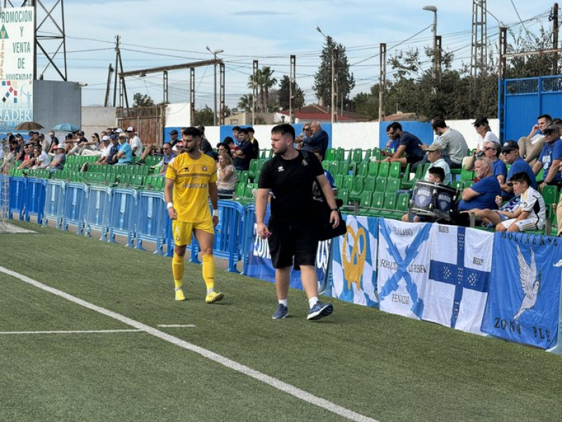 Galiano, lesionado, tuvo que ser sustituido antes del descanso.