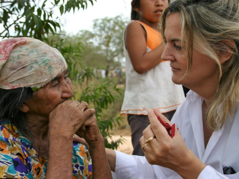 Pilar Mateo con mujeres indígenas en Bolivia