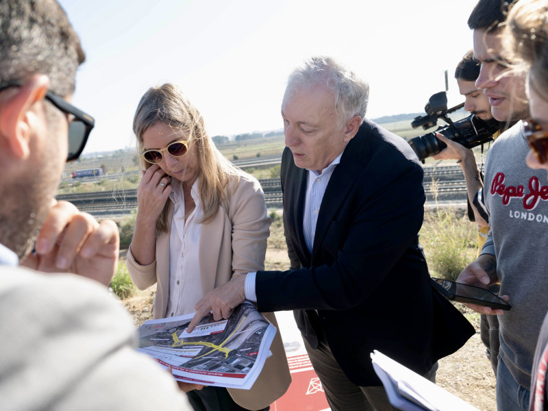 El consejero explicando los detalles del proyecto del nuevo acceso norte.