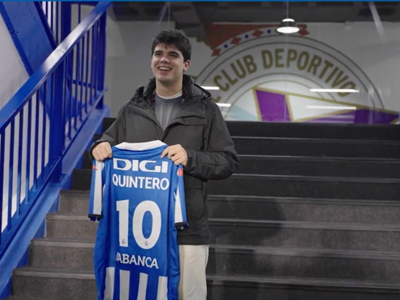 Iñigo Quintero fue homenajeado en Riazor